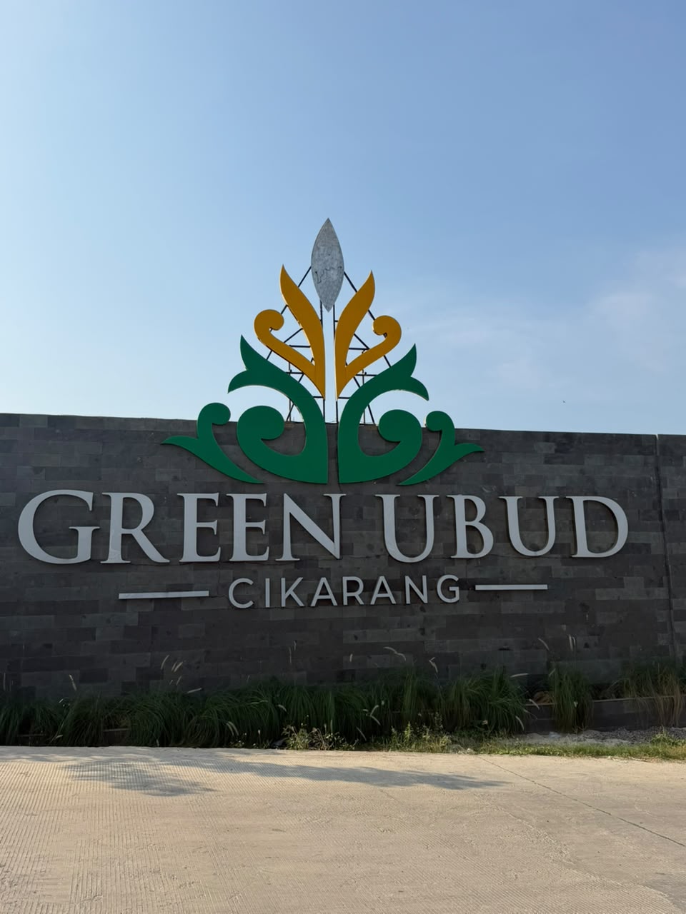 Gerbang Utama Green Ubud Cikarang